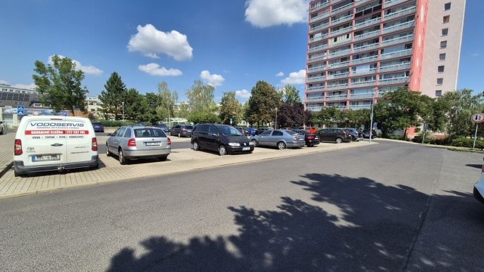 Pronájem, Obchod a služby, Most