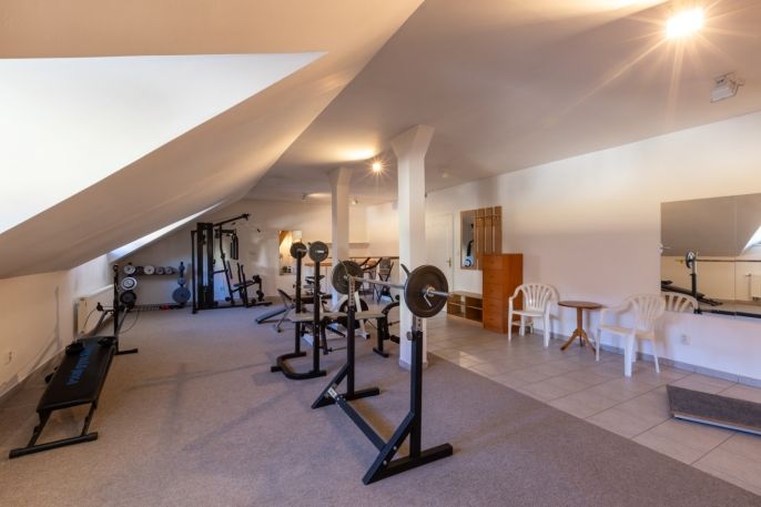 Prodej, Obchod a služby, Postoloprty