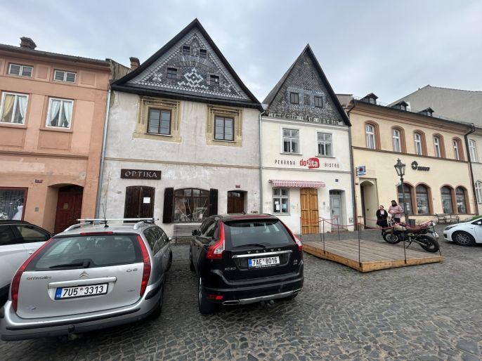 Pronájem, Obchod a služby, Úštěk