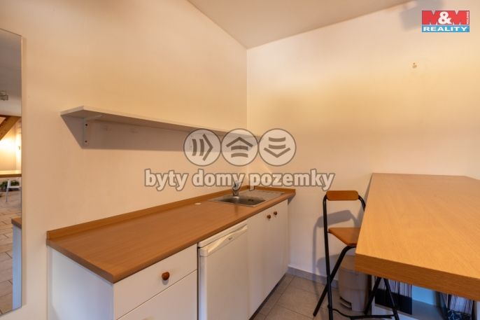 Prodej, Obchod a služby, Postoloprty