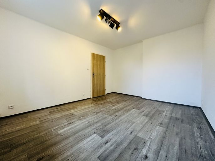 Pronájem, Byt 1+1, Lom