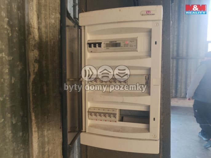 Pronájem, Sklad, Veleň