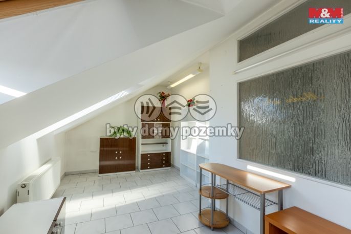 Prodej, Obchod a služby, Postoloprty