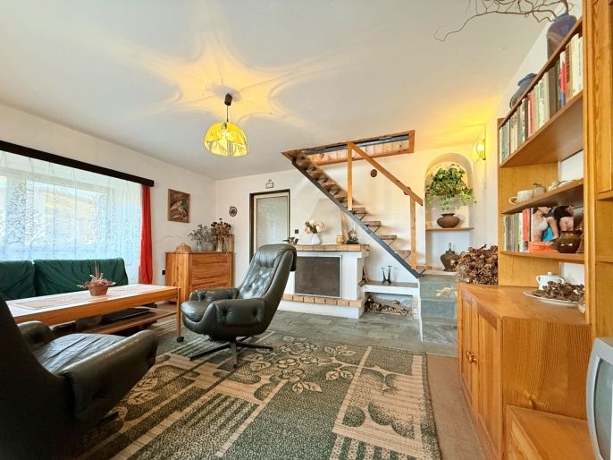 Prodej, Rodinný dům, Dvory