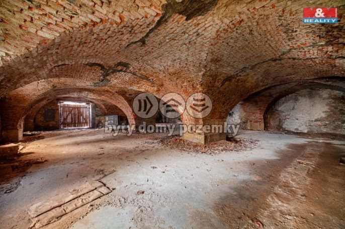 Prodej, Obchodní objekt, Polička