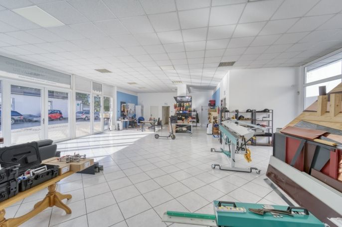 Prodej, Obchod a služby, Toužim