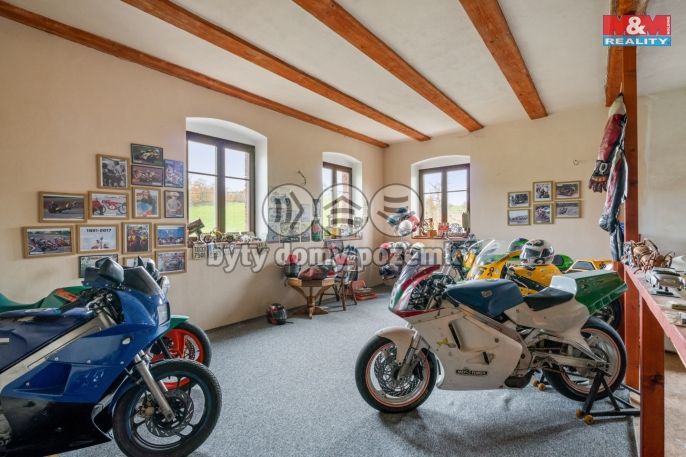 Prodej, Obchodní objekt, Povrly