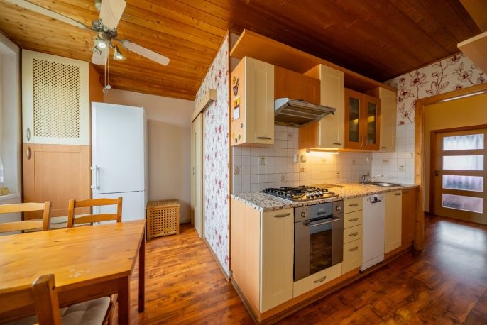 Prodej, Byt 3+1, Práče