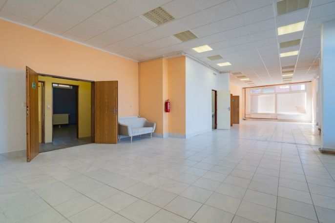 Prodej, Obchod a služby, Cheb