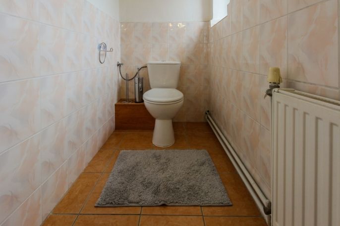 Prodej, Obchod a služby, Kravaře