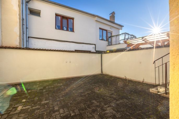 Prodej, Obchod a služby, Postoloprty