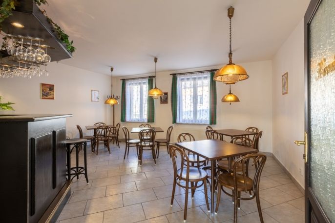 Prodej, Obchod a služby, Postoloprty