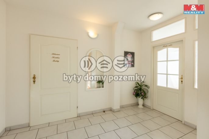 Prodej, Obchod a služby, Postoloprty