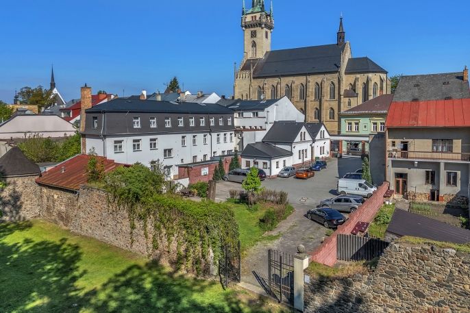 Prodej, Obchod a služby, Polička