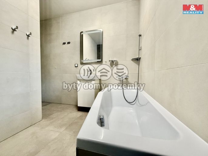 Pronájem, Byt 4+kk, Měchenice