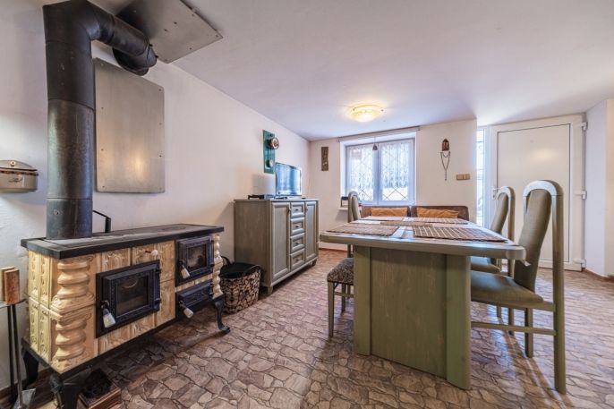 Prodej, Vinný sklep, Chvalovice