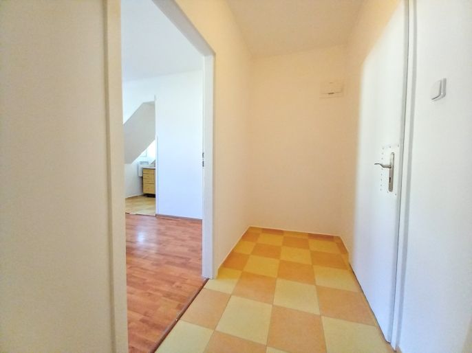 Pronájem, Byt 1+1, Loket