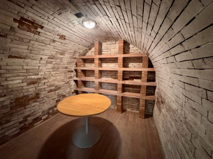 Prodej, Vinný sklep