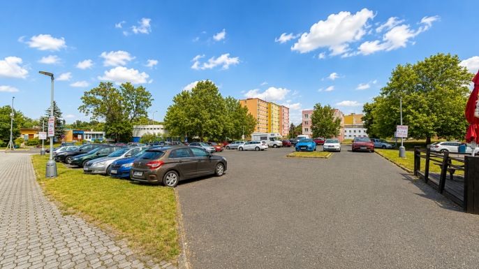 Pronájem, Obchod a služby, Louny