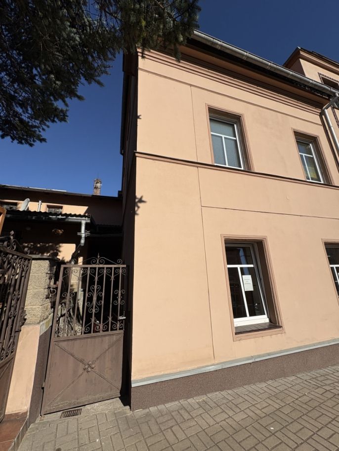Pronájem, Obchod a služby, Libouchec
