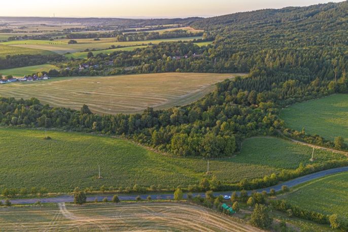 Prodej, Pole, Žlebské Chvalovice