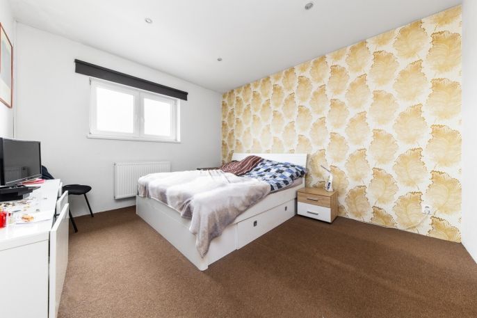 Prodej, Obchod a služby, Čebín