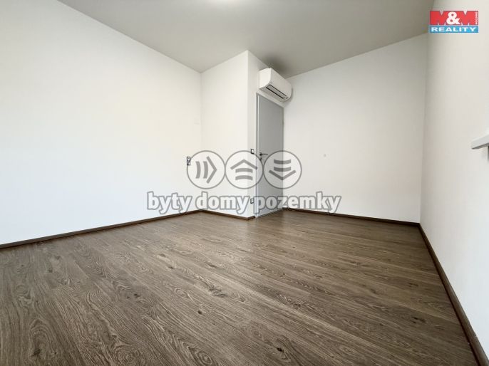 Pronájem, Byt 4+kk, Měchenice