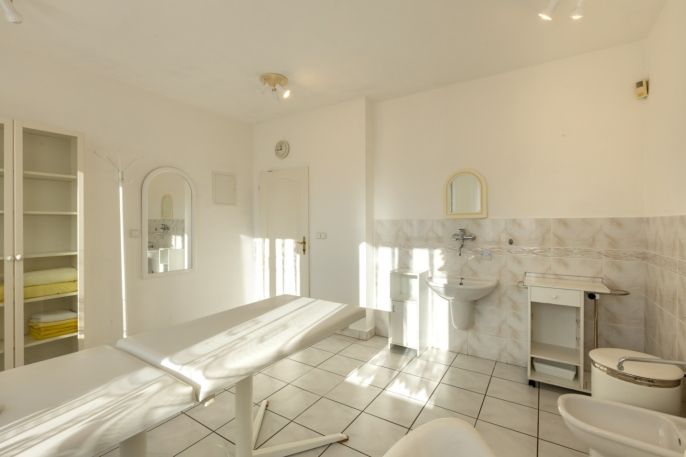 Prodej, Obchod a služby, Postoloprty