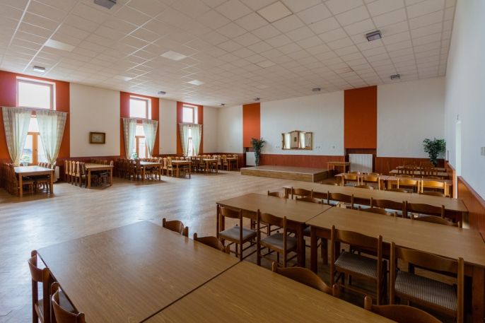 Prodej, Obchod a služby, Kravaře