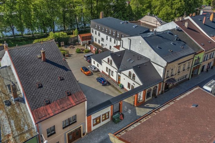Prodej, Obchod a služby, Polička