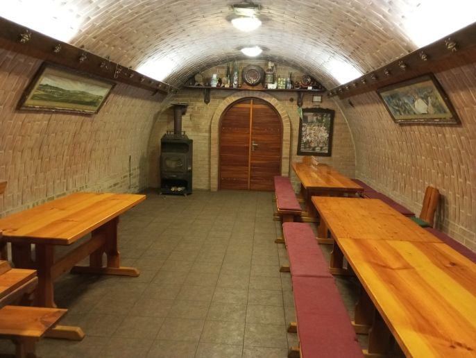 Prodej, Vinný sklep