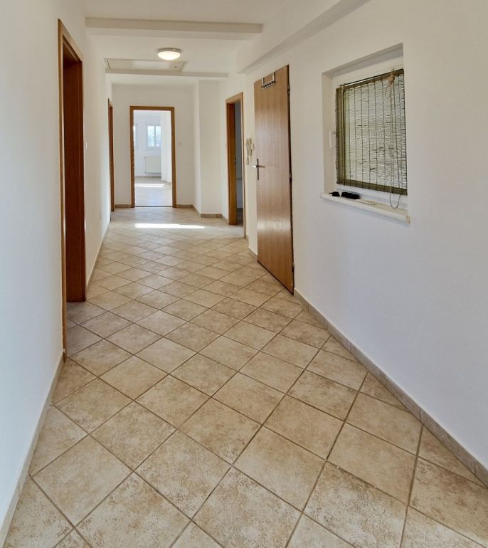 Pronájem, Byt 4+kk, Cheb