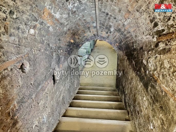 Prodej, Vinný sklep, Perná