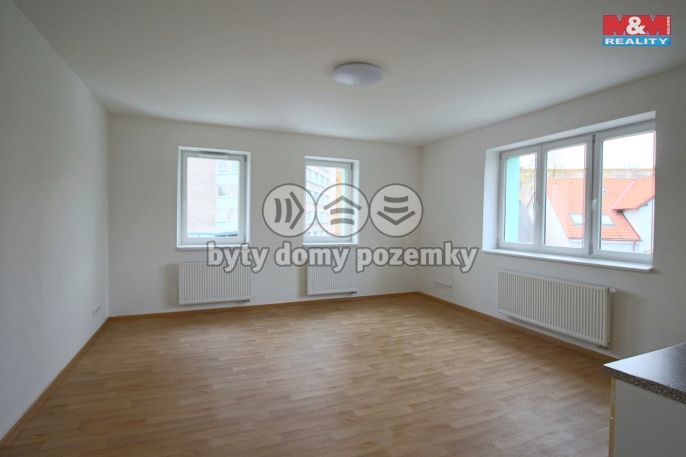 Pronájem, Byt 1+kk, Hradec Králové
