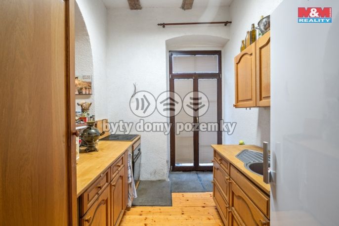 Prodej, Obchodní objekt, Povrly