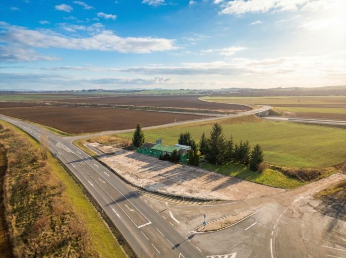 Prodej, Obchod a služby, Lochenice