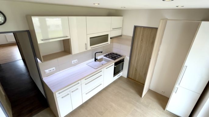 Pronájem, Byt 4+1, Petrovice