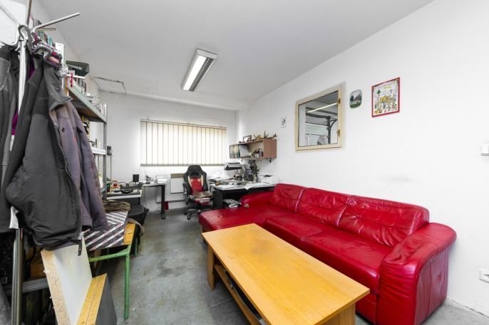 Prodej, Obchod a služby, Čebín