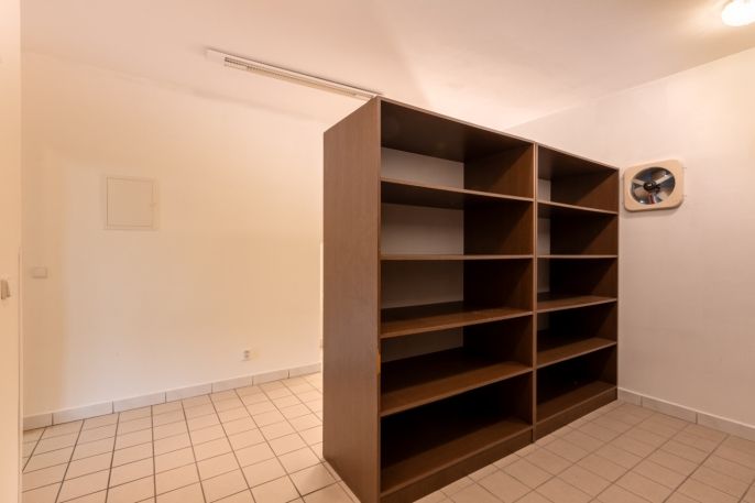 Prodej, Obchod a služby, Postoloprty