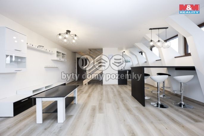 Prodej, Obchod a služby, Zvole