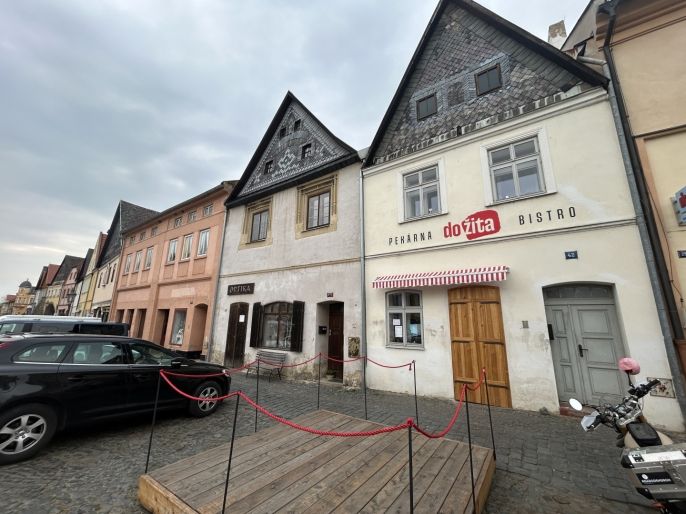 Pronájem, Obchod a služby, Úštěk