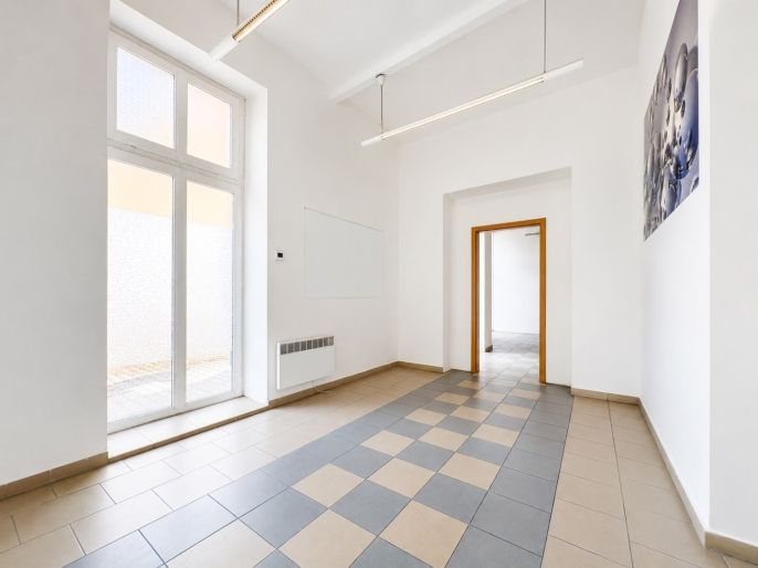 Pronájem, Obchod a služby, Náchod