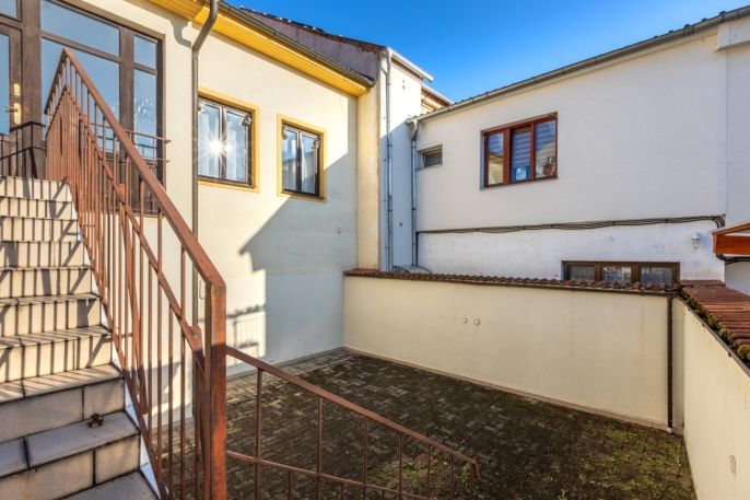 Prodej, Obchod a služby, Postoloprty