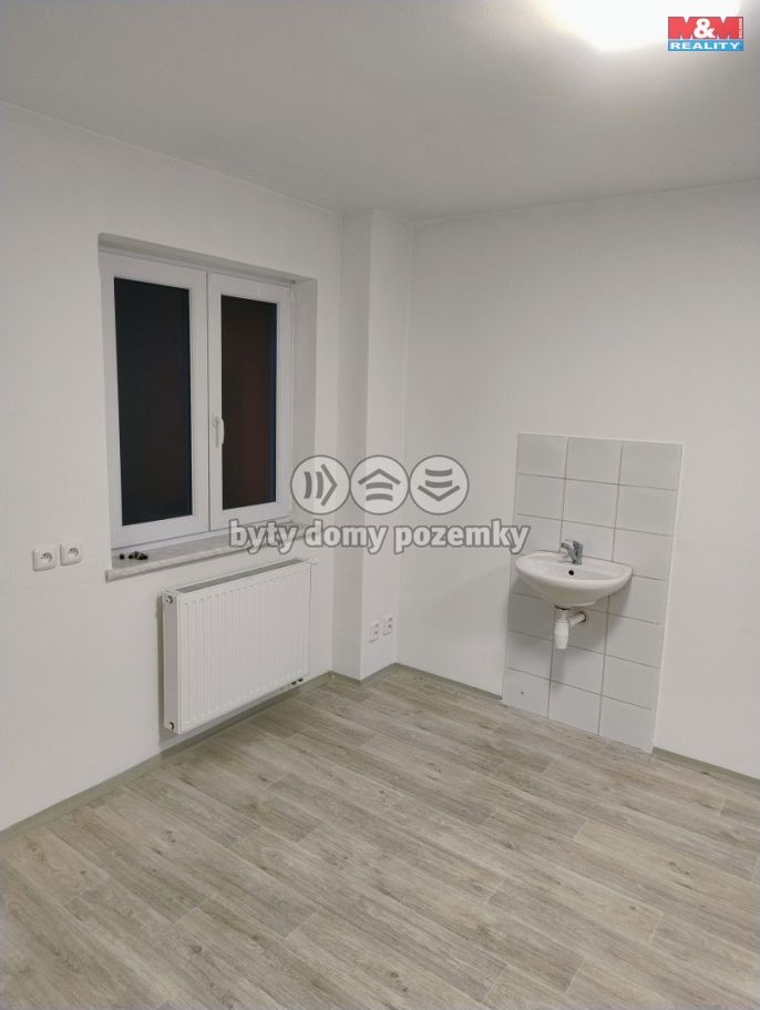 Pronájem, Obchod a služby, Kravaře