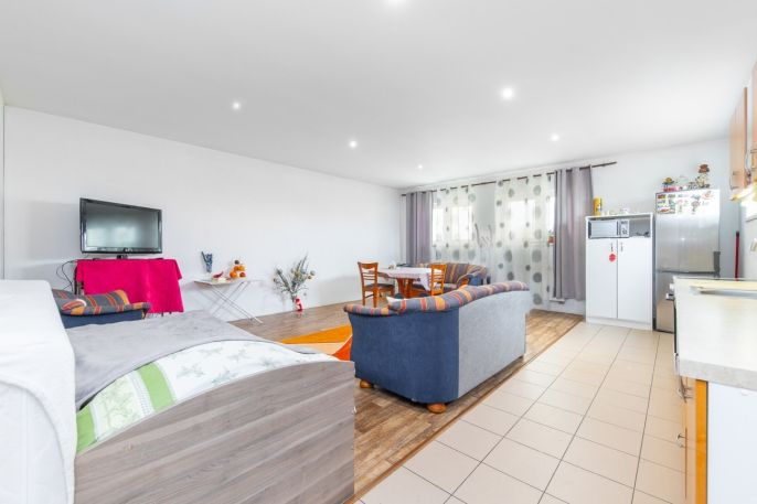 Prodej, Obchod a služby, Čebín