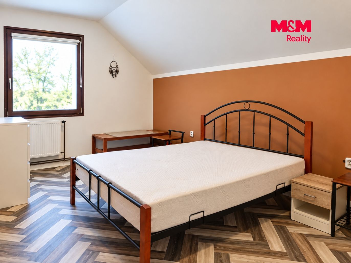 Ložnice Fotografie jsou jemně upravené pomocí AI