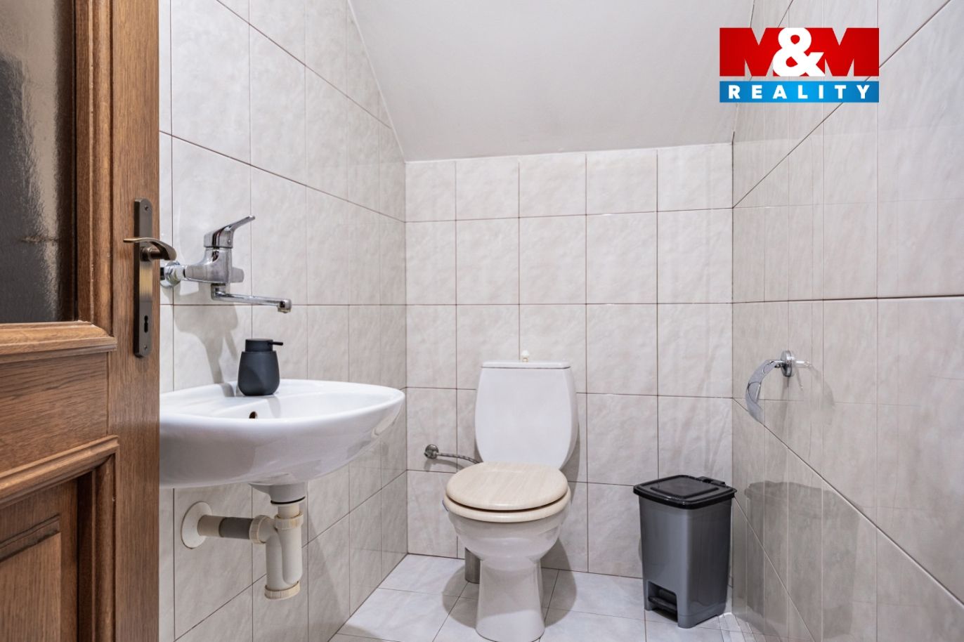 Samostatné WC v bytě 4+1 ve 2. NP