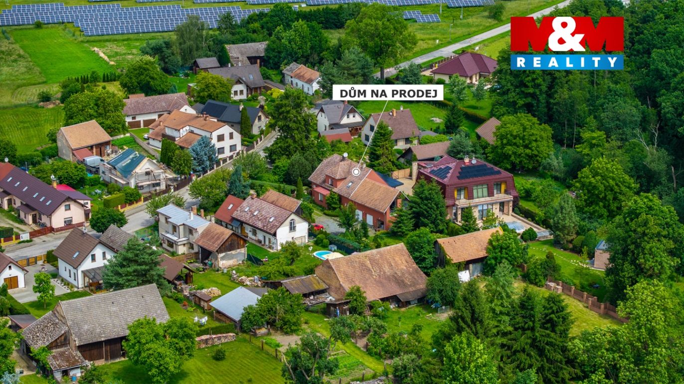 dům a okolí