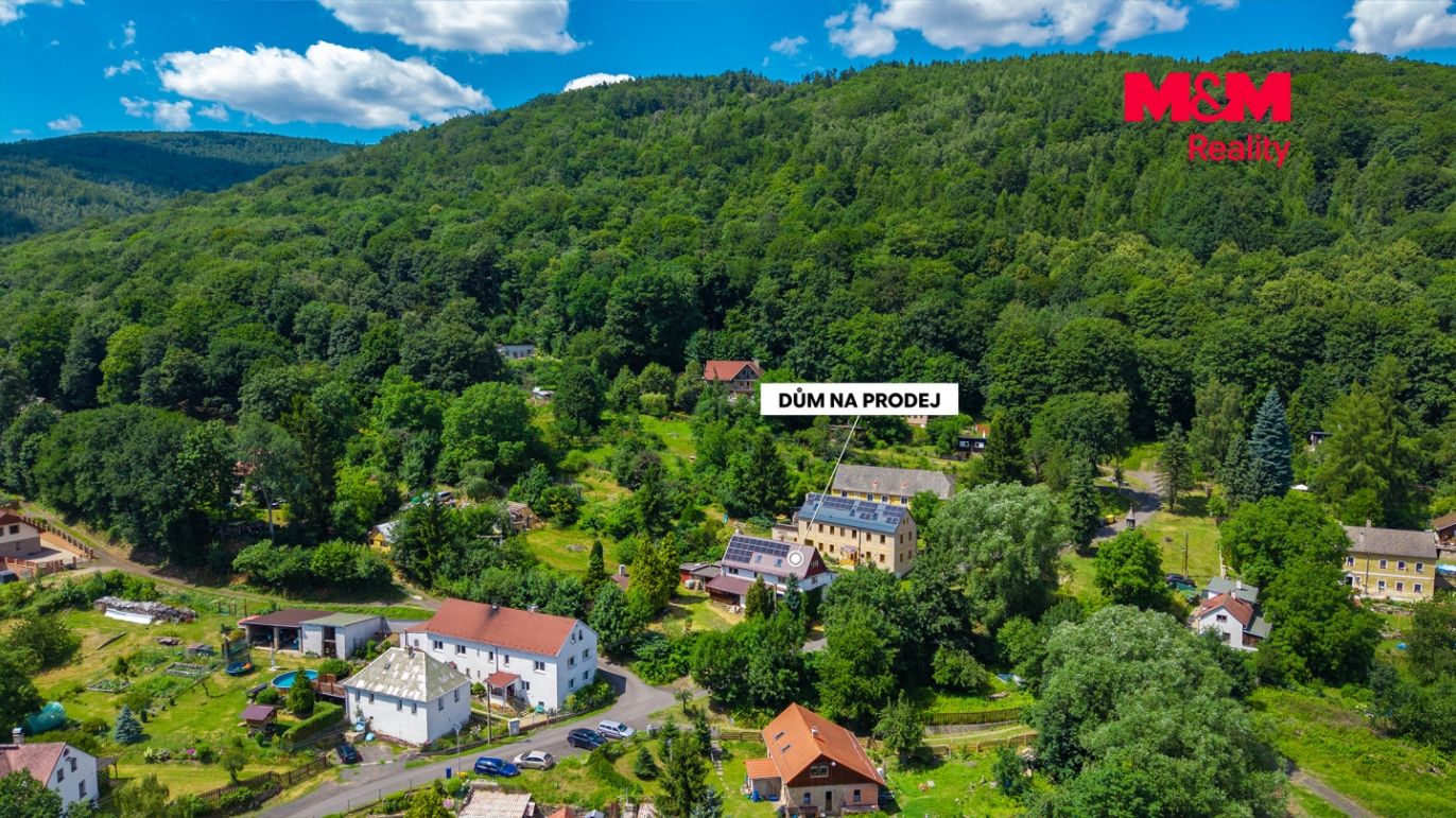 Pohled na dům a okolí
