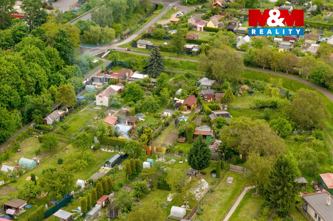 Pohled na chatu a okolí